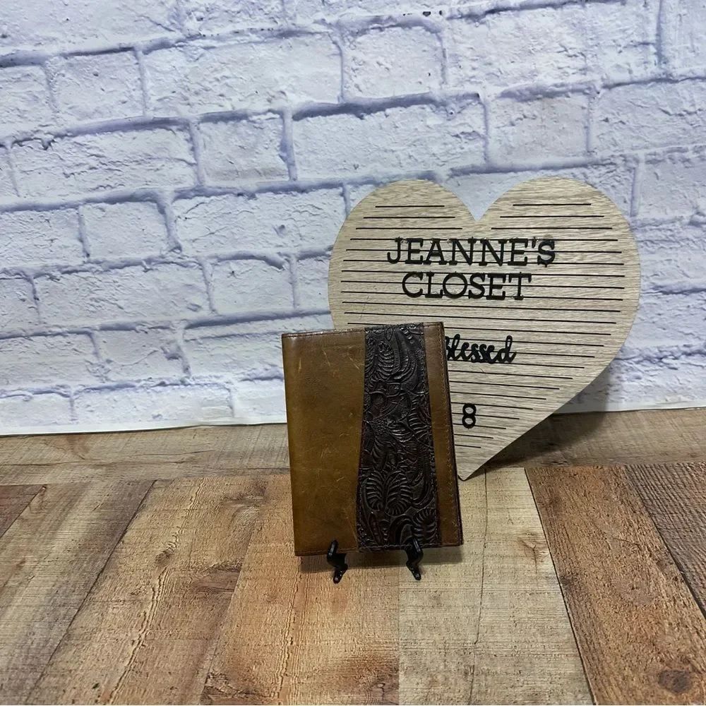 handcrafted leather journal or notebook cover
Unbranded